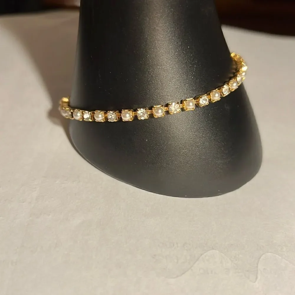 Ladies 8 inch tennis bracelet with faux pearl/diamond stones.